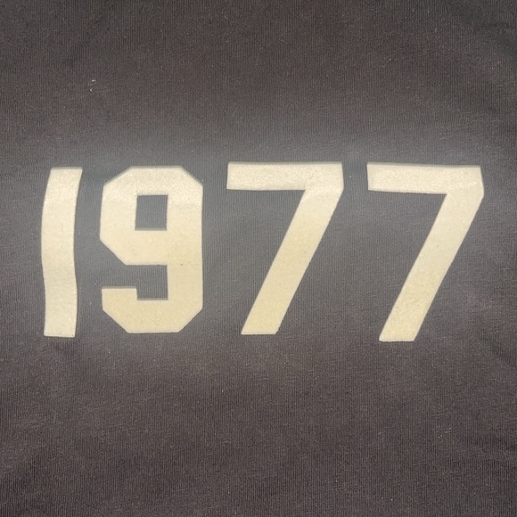 Fear of god Essentials 1977 Tee - Picture 2 of 4